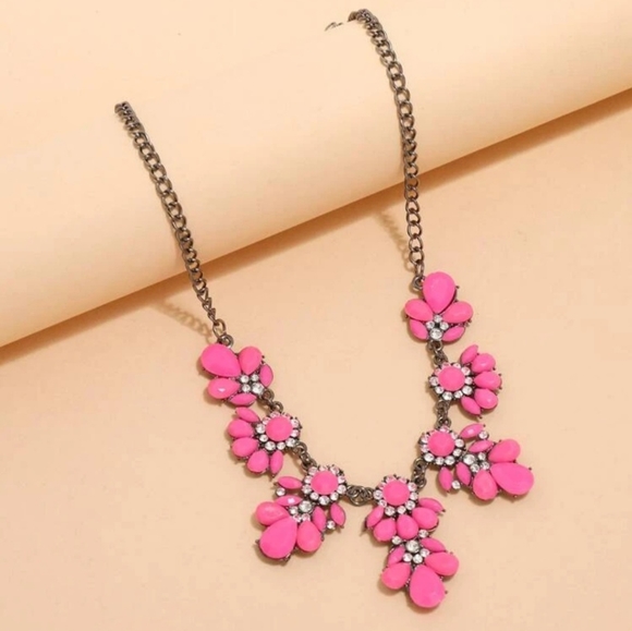 Rhinestone Flower Decor Necklace - Picture 1 of 6